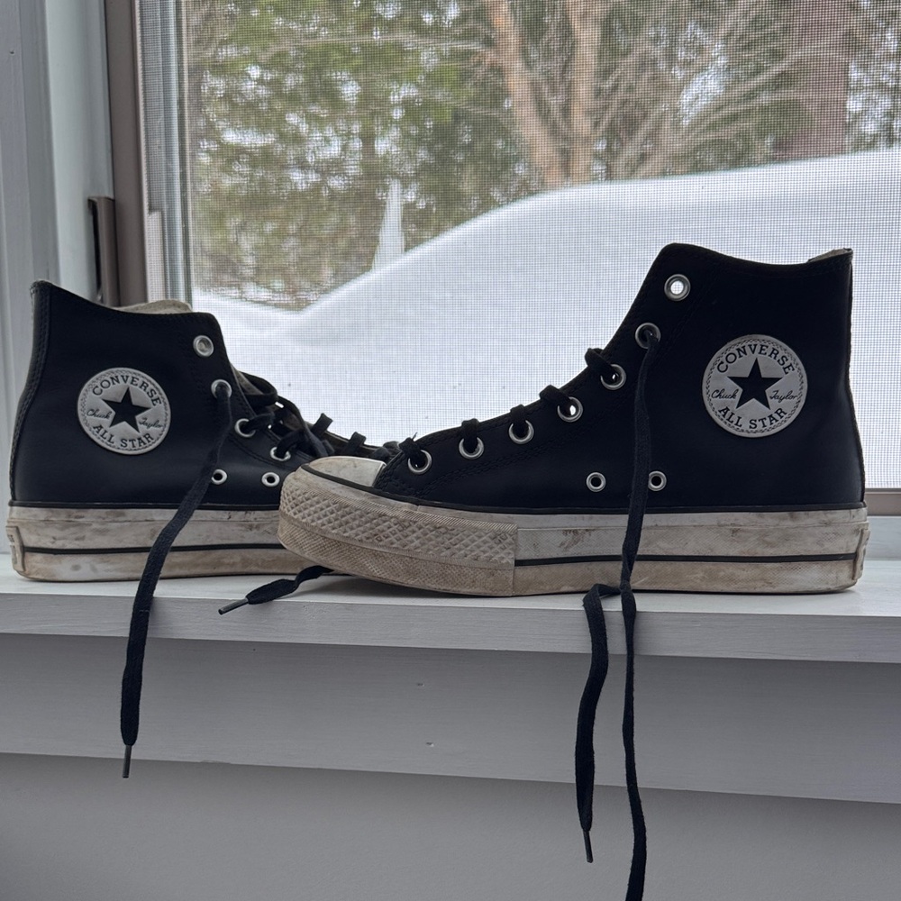 Converse leather Black High Top All Star Sneakers. Women’s 9